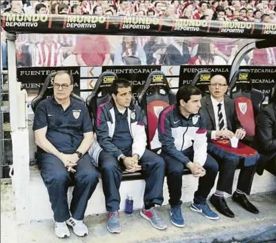  ?? FOTO: MD ?? En el agur
Bielsa ocupa el banquillo en el partido de despedida del viejo San Mamés en 2013