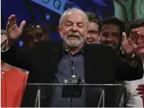  ?? ?? MOVIMENTO
Lula agradeceu os votos e encontrou eleitores na Av. Paulista