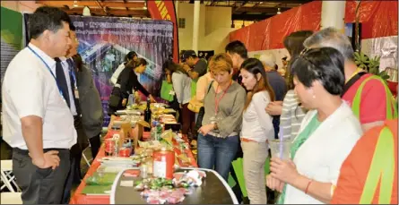  ??  ?? 來自中國瀋陽、山西和新疆的地方特產，也在食品展中亮相。（記者楊青／攝影）