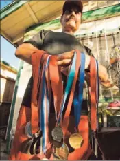  ?? Al Seib Los Angeles Times ?? ELADIO MENDOZA, 66, shows some of the medals from his many Los Angeles Marathon runs.