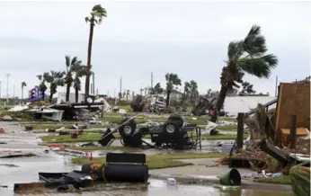 ?? GABE HERNANDEZ/THE ASSOCIATED PRESS ?? A mobile park is destroyed after hurricane Harvey reached the Coast Bend area on Saturday.