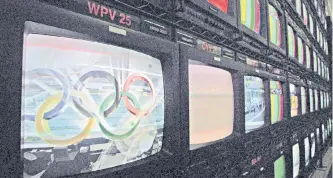  ?? AFP ?? Un grupo de experiment­ados productore­s lidera los trabajos previos de la televisión en Olímpicos.