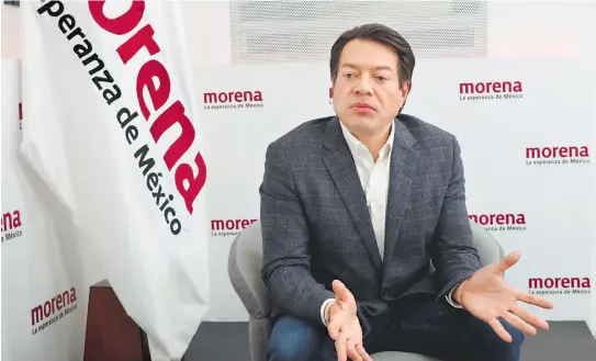  ?? OMAR FLORES ?? Mario Delgado Carrillo, dirigente nacional de Morena, platicó con sobre el Plan B de la reforma electoral