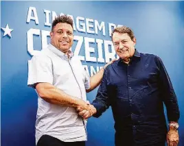 ?? GUSTAVO ALEIXO/CRUZEIRO ?? Ronaldo e Pedro Lourenço; primeira mudança do dono de uma SAF