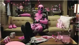  ?? INSTAGRAM RYAN REYNOLDS ?? TUJUAN MULIA: Ryan Reynolds mengenakan kostum Deadpool berwarna pink dalam video kampanye melawan kanker yang diunggah kemarin.