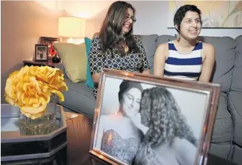  ?? AMY BETH BENNETT/STAFF PHOTOGRAPH­ER ?? Sarita Moreno, 16, right, diagnosed a year ago with acute lymphoblas­tic leukemia, sits with her mother, Sara Valderrama, as they talk about the ordeal and their gratitude toward the Jessica June Children’s Cancer Foundation.