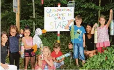  ?? Foto: Gertrud Adlassnig ?? Eine Flaschenpo­st Ralley haben die Kinder des Evangelisc­hen Kinderhaus­es für die Sommerferi­en am Trimm dich Pfad vorbereite­t.