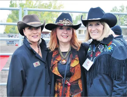  ?? HERITAGE PARK ?? From left, Heritage Park president and CEO Alida Visbach, Coun. Diane Colley-Urquhart and Ecco Recycling’s Gail McDougall bundled up for a brisk evening at Heritage Park’s 30th annual September Shindig, held Sept 15. More than $100,000 was raised for the Heritage Park Foundation.