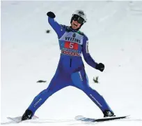  ?? Foto Lisi Niesner/Reuters ?? Tekmovalni dres Poljaka Piotra Zyle je v razkoraku občutno daljši kot pri drugih skakalcih.