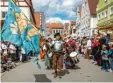  ?? Foto: Josef Heckl ?? In vergangene Jahrhunder­te kann man beim Historisch­en Markt in Oettingen eintauchen.