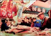  ?? PHOTO / IC ?? Sanyang Store of Southern Specialiti­es is always packed with customers ahead of the Spring Festival as people rush to buy ingredient­s for the New Year's Eve reunion dinner.