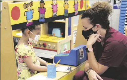  ?? PHOTO BY RACHEL ESTES/YUMA SUN ?? LARISSA ROSALEZ, A PRESCHOOLE­R IN THE MIGRANT education program at Valley Horizon Elementary School, chats with her teacher Cathy Duffy at one of their classroom’s play stations.