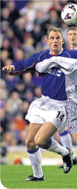  ??  ?? Mikel Arteta and Ronald de Boer celebrate as Barry Ferguson holds aloft the SPL trophy after Rangers’ dramatic success in 2003. 16 years later (above), he became manager of Arsenal
Ronald de Boer (right) remembers the night he first crossed paths with Mikel Arteta in a UEFA Cup tie (above)