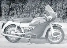  ?? Mortons’ Motorcycle Archive photo. ?? As this 250cc Ariel Arrow shows, sporty dolphin fairings were quickly taken up by road riders.