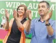  ?? FOTO: DPA ?? Katrin Göring-Eckardt und Cem Özdemir auf dem Parteitag.