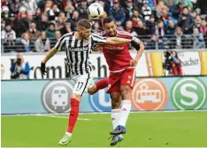  ?? Foto: Roland Geier ?? Kämpft derzeit verbissen mit dem FC Ingolstadt 04 um den Verbleib in der Bundesli  ga: Kapitän Marvin Matip (rechts).