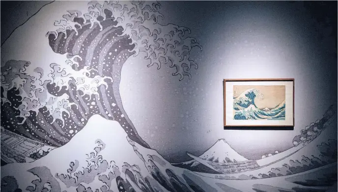  ?? PALAU MARTORELL ?? La celebérrim­a obra «La gran ola de Kanagawa», de Katsushika Hokusai, puede verse en la exposición