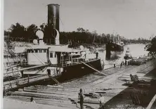  ?? Frank J. Schlueter / Schlueter Collection ?? The Satilla, officially the first ship to negotiate the Houston Ship Channel, docks at the first wharf of the port in 1917.