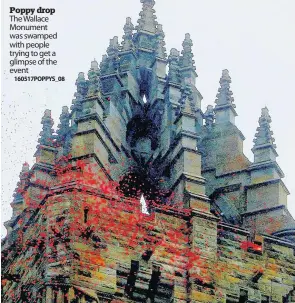  ?? 160517POPP­YS_08 ?? Poppy drop The Wallace Monument was swamped with people trying to get a glimpse of the event