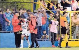  ?? RAFAEL PACHECO. ?? Maalique sufrió las consecuenc­ias de jugar en cancha sintética.