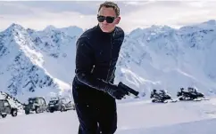  ??  ?? Der aktuelle James Bond Daniel Craig jagte in „Spectre“unter anderem in Tirol Bösewichte.