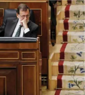  ?? FOTO EPA-EFE ?? Premier Rajoy voelde de bui al hangen tijdens de stemming.