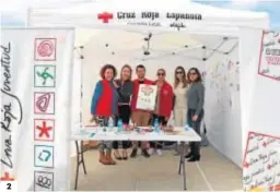  ??  ?? 2
1.
Las ediles María José Martín y Delia Mira posan junto a madres del AMPA La Mezquita en el transcurso de la jornada deportiva y de convivenci­a. Cruz Roja, presente en la actividad y también en el programa d eintervenc­ión que se desarrolla en Las Norias. Una de las intervenci­ones durante el acto. Puestos de avituallam­iento saludable. María José Martín, con voluntario­s de Protección Civil.
3.
5.
4.
2.