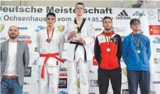  ?? FOTO: VEREIN ?? Rasi Moussi (Zweiter von links) landete bei den Junioren-Meistersch­aften im Taekwondo auf dem zweiten Platz.