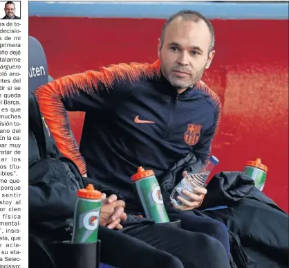  ??  ?? DEBE DECIDIR. Iniesta no aclaró su decisión de abandonar o no la disciplina del Barça esta temporada.