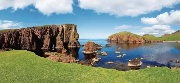  ?? FOTO: PAUL TOMKINS/VISITSCOTL­AND/DPA ?? Bei gutem Wetter laden die malerische­n Küstenregi­onen der Shetland-Inseln zu ausgiebige­n Spaziergän­gen ein. Dabei gibt es viel zu entdecken.