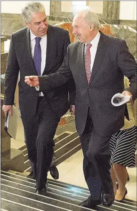  ??  ?? Finanzmini­ster Hans Jörg Schelling und Notenbank-Chef Ewald Nowotny in Washington.