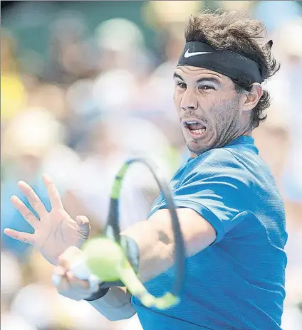  ?? FOTO: EFE ?? Rafa Nadal, en el Kooyong Classic de Melbourne, donde perdió ante el francés Richard Gasquet, exhibición con la que abrió su curso 2018