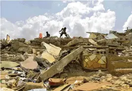  ?? ASSOCIATED PRESS ?? People search through a demolished house in the Gesco neighborho­od of Abidjan, Ivory Coast.