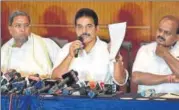  ?? ARIJIT SEN/HT FILE ?? (LR) Former CM of Karnataka Siddaramai­ah, Congress leader KC Venugopal and CM HD Kumarswamy at press conference to announce the distributi­on of portfolios last week.