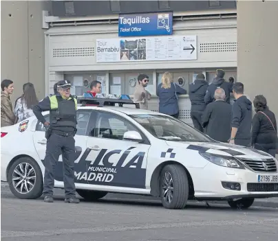  ?? PAUL WHITE / AP ?? La policía madrileña, frente a un desafío grande