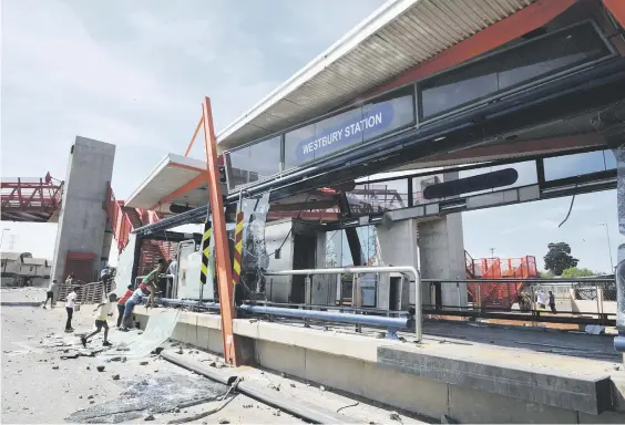  ?? Picture: Nigel Sibanda ?? MAKING THEIR POINT. The Rea Vaya Westbury station was vandalised by protesters in Johannesbu­rg yesterday following community unrest in the area.