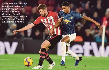  ?? AFP PIC ?? Southampto­n’s Wesley Hoedt (left) tries to hold off Manchester United’s Marcus Rashford in their Premier League match at St Mary’s Stadium on Saturday.