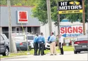  ?? Gerardo Mora Getty Images ?? INVESTIGAT­ORS gather at the scene of the attack near Orlando. The shooter was a former employee.