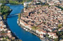  ??  ?? Agde sur les bords de l’Hérault