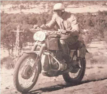  ?? FOTO: REPRODUKTI­ON: SCHEK/STILLER ?? Erfolgreic­h auf dem Motorrad: In der Zeit zwischen 1962 und 1980 fuhr Herbert Schek für BMW insgesamt 14 deutsche Meistertit­el im Geländefah­ren ein.