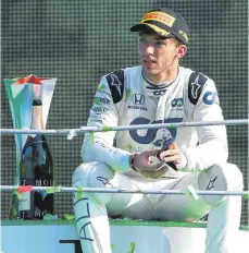  ?? FOTO: JENNIFER LORENZINI/DPA ?? Saß nach der Siegerehru­ng lange fassungslo­s auf der Tribüne: Pierre Gasly, erster Formel-1-Sieger aus Frankreich seit 24 Jahren.