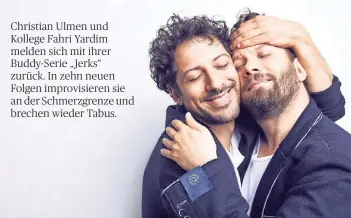  ?? FOTO: MAXDOME/JENS KOCH ?? Dafür sind Freunde auch da: Fahri Yardim (l.) und Christian Ulmen.