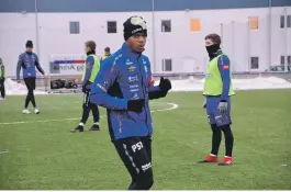  ?? JANICKE YTTERVIK ?? RETT FRA KJEVIK: Erixon Danso kom rett fra flytur til trening på mandag. Nå blir han i Grimstad. FOTO: