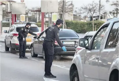  ?? Foto: Ángel García ?? Die Polizei kontrollie­rte massiv und verteilte Tausende von Strafzette­ln.