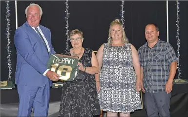  ?? STEVEN MAH/SOUTHWEST BOOSTER ?? The family of the late Dennis Loeppky, including wife Barb (second from left) and daughter Denise (second from right), were on hand to accept his induction into the Saskatchew­an Hockey Hall of Fame on July 7.