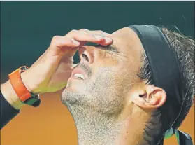  ?? FOTO: EFE ?? Lamento de Rafa Nadal tras fallar un punto. No tuvo su noche en Roma