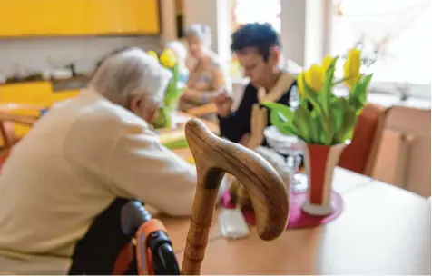  ?? Symbolfoto: Candy Welz/dpa ?? Der Verein „Aktion Held“hat sich jetzt im Landkreis gegründet. Er will Senioren bezahlbare, eigenständ­ige Wohnperspe­ktiven in Form von Wohngemein­schaften oder neuen Wohnformen eröffnen.