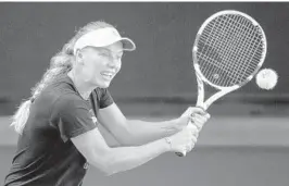  ?? DAVID GRAY/AFP-GETTY ?? Denmark’s Caroline Wozniacki hits a shot during a practice session Sunday ahead of the Australian Open, where she is the defending champion.