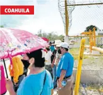  ?? NAYELI SOLORIA /EL SOL DE LA LAGUNA ?? Ejidatario­s de Torreón exigen a Pemex que cumpla con indemnizac­iones por paso de tuberías