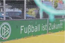  ?? FOTO: MÄGERLE ?? Der DFB sträubt sich gegen einen Dämmung der Banden des Minispielf­elds im Gaisental, weil dadurch die Werbung verdeckt würde.